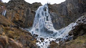 La magia del clima dejó una hermosa postal en la cascada La Fragua, en el norte neuquino.