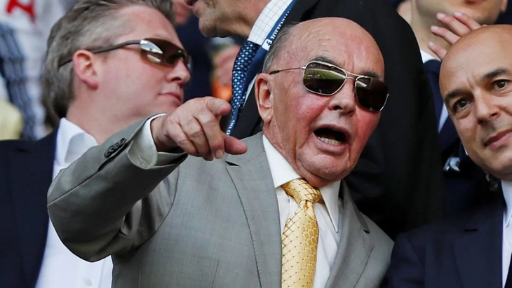 Joe Lewis, el magnate dueño de Lago Escondido. Joe Lewis, el magnate dueño de Lago Escondido.