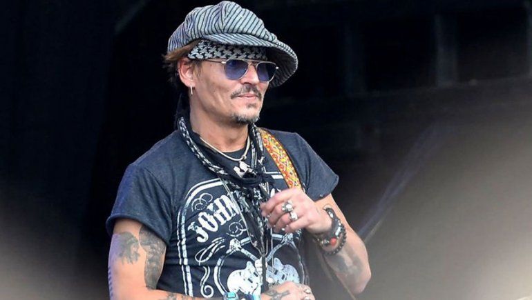 Johnny Depp bebe alcohol como si fuera agua y preocupa