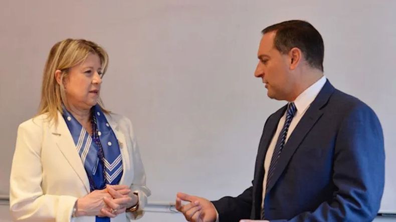 La ministra de Seguridad de Nación, Alejandra Monteoliva, junto a Matías Nicolini. | LM Neuquen La ministra de Seguridad de Nación, Alejandra Monteoliva, junto a Matías Nicolini.