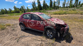 ruta 22: una mujer se quedo dormida al manejar y volco tras chocar contra un poste de luz ruta 22: una mujer se quedo dormida al manejar y volco tras chocar contra un poste de luz