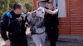 La detención del Pirómano de Rada Tilly, horas después del violento ataque del 9 de febrero de 2024 en Chubut. La detención del Pirómano de Rada Tilly, horas después del violento ataque del 9 de febrero de 2024 en Chubut.