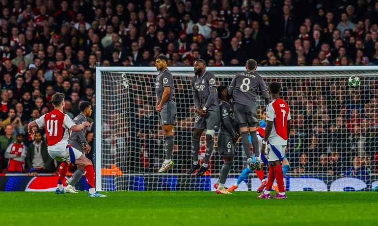 Las dos joyas de tiro libre en la goleada del Arsenal sobre Real Madrid