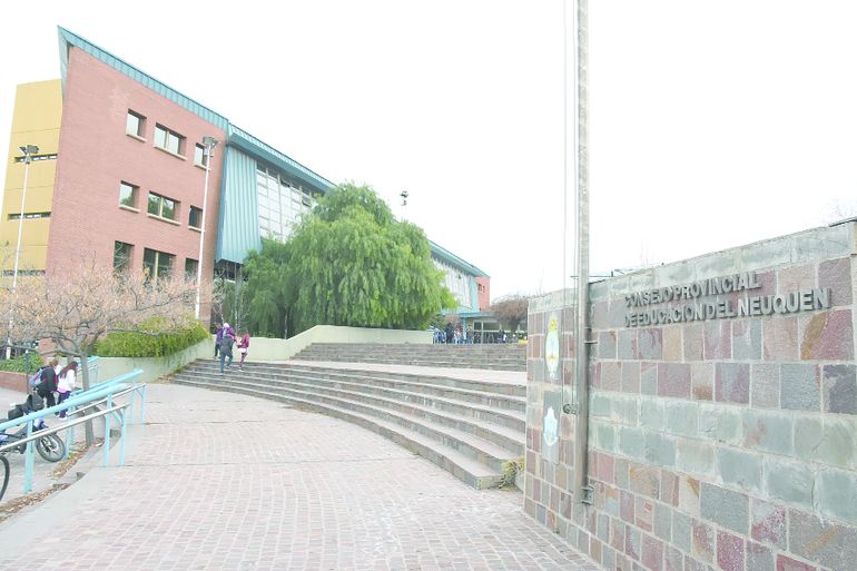 El Consejo Provincial de Educación y el Ministerio de Educación fueron denunciados por no garantizar derechos. El Consejo Provincial de Educación y el Ministerio de Educación fueron denunciados por no garantizar derechos.