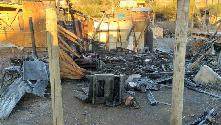 Bariloche: un hombre murió atrapado al incendiarse su casilla de madera