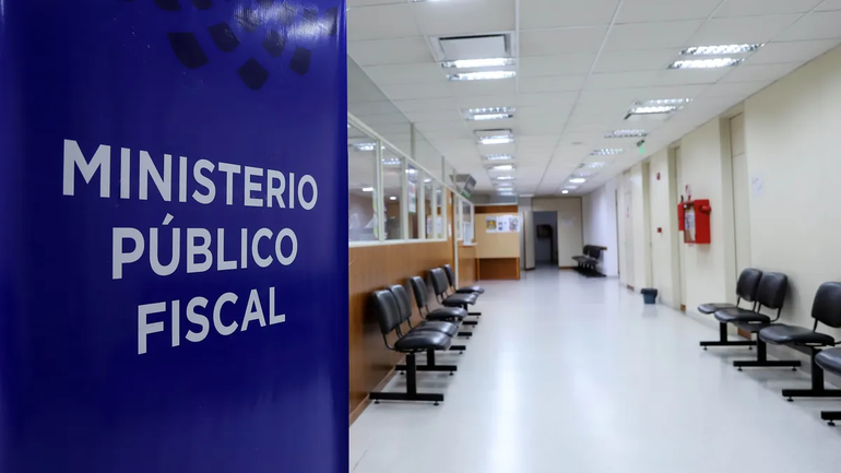 Robó una Amarok y huyó a los tiros, pero lo siguieron y fue imputado con prisión domiciliaria