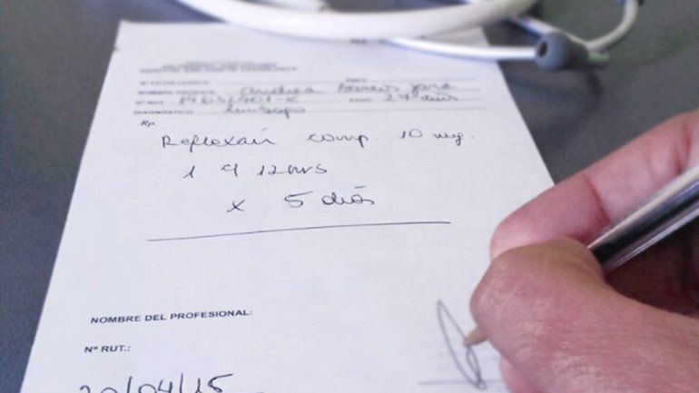 Denunciaron a una secretaria por falsificar la firma de un médico