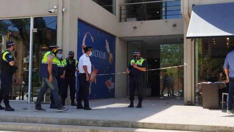 Entró a una oficina para matar a un ex compañero y baleó a una mujer