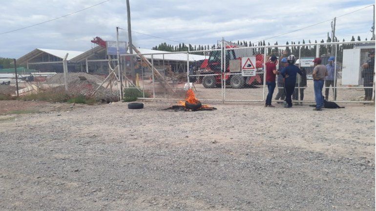 Despedidos de una empresa de construcción reclaman haberes adeudados