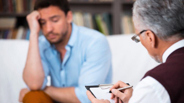 El estrés, el consumo de alcohol y otras adicciones son los principales motivos de consulta.