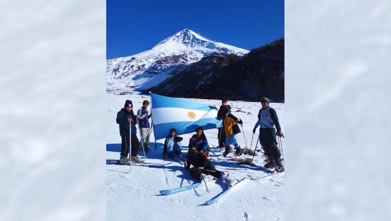 Creó un club a pulmón para que los chicos se enamoren de la montaña
