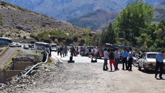 Luego del compromiso del Gobierno de mantener las fuentes de trabajo, los mineros levantaron el corte de ruta.&nbsp;