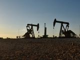 FOTO DE ARCHIVO: Bombas de petróleo en un yacimiento de Midland, estado de Texas, Estados Unidos, el 22 de agosto de 2018. REUTERS/Nick Oxford