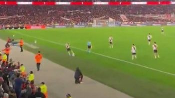 no se vio en la tv: el pelotazo de maxi salas a la tribuna ante san lorenzo que molesto en river no se vio en la tv: el pelotazo de maxi salas a la tribuna ante san lorenzo que molesto en river