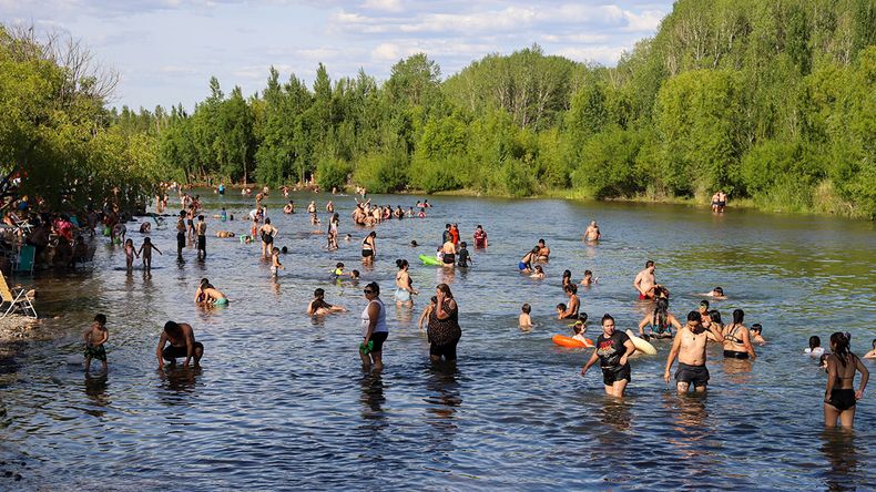 En 15 fotos, este domingo Neuquén fue la ciudad más calurosa del país | LM Neuquen En 15 fotos, este domingo Neuquén fue la ciudad más calurosa del país