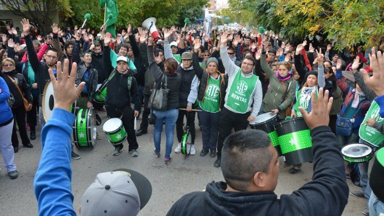 El gremio aprobó ayer por unanimidad la propuesta salarial del gobierno provincial.