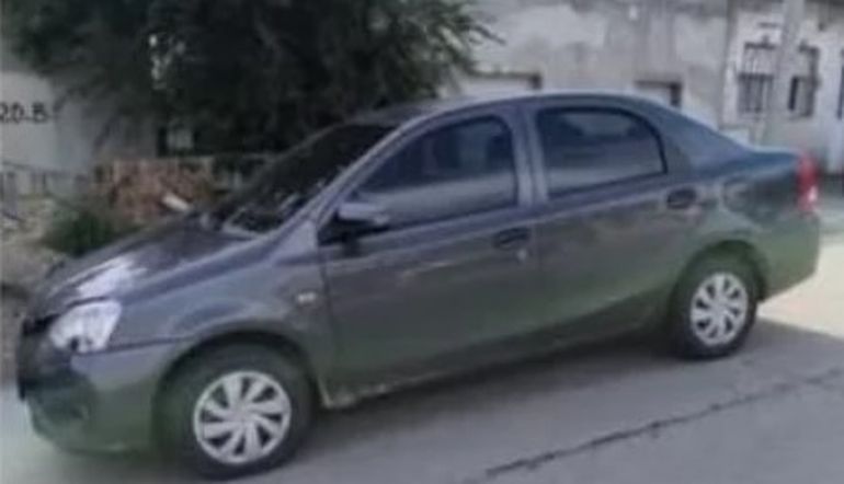 Comodoro Rivadavia: el Toyota Etios robado en el barrio Ceferino Namuncurá. Comodoro Rivadavia: el Toyota Etios robado en el barrio Ceferino Namuncurá.