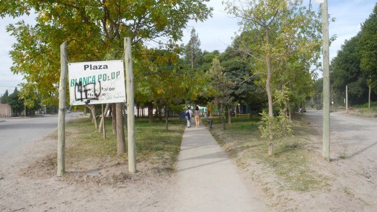 En la plaza del barrio Unión quedó tendida la víctima. Tenía dos puñaladas.