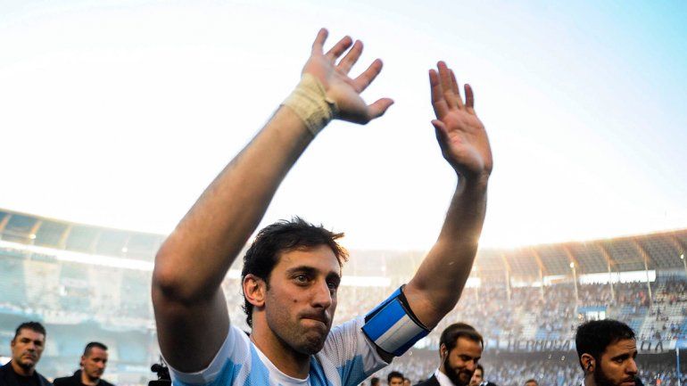Diego Milito tuvo un merecido reconocimiento en el Cilindro.