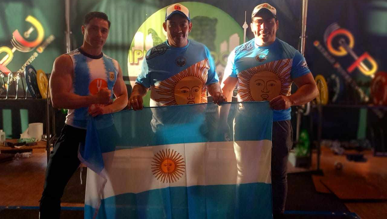 Emilio Mansilla junto al equipo con el que buscan viajar a Oregon para el campeonato mundial. La imagen es del año pasado en Berlin.&nbsp;