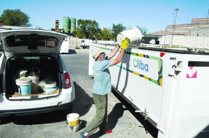 Vecinos de Cipo y Plottier tiran la basura en Neuquén