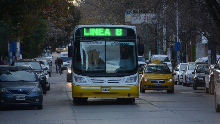 De 22 a 6 hay paro de colectivos por un conflicto nacional