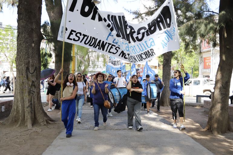 Cipolletti, epicentro de las protestas de la UNCO