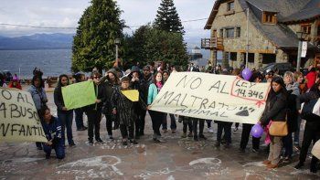denunciaron a un violador serial de perros en bariloche denunciaron a un violador serial de perros en bariloche