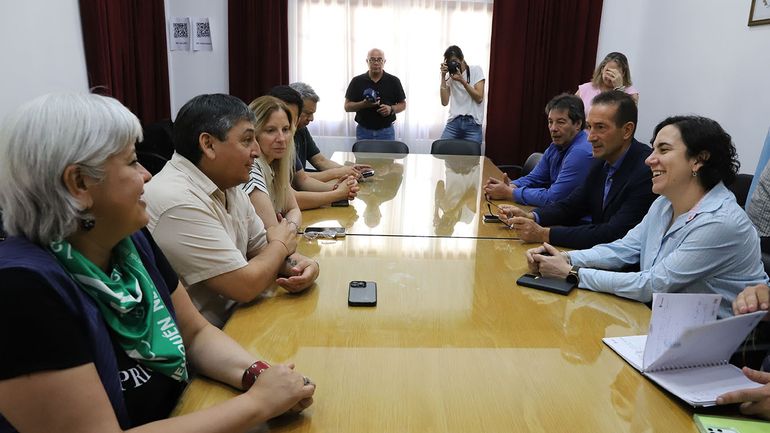 Autorizan la reapertura de las paritarias para un grupo de estatales: quiénes son