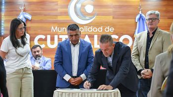 cutral co y plaza huincul tendran su centro oncologico: firmaron el contrato para la obra cutral co y plaza huincul tendran su centro oncologico: firmaron el contrato para la obra