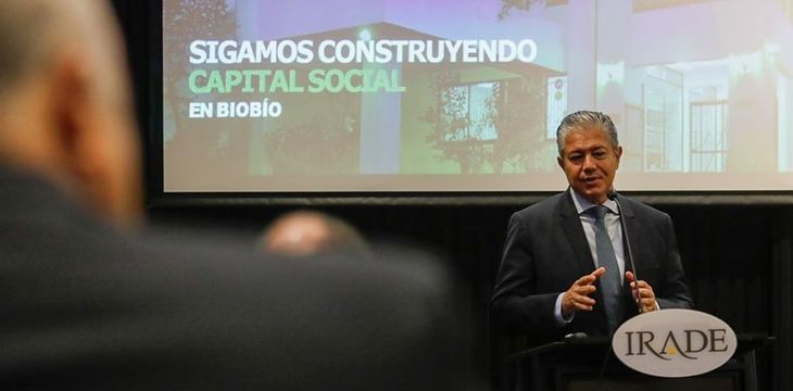 Figueroa y el gobernador de la región del Biobío, Rodrigo Díaz Wörner, firmaron un Memorándum de Entendimiento en Materia Energética.