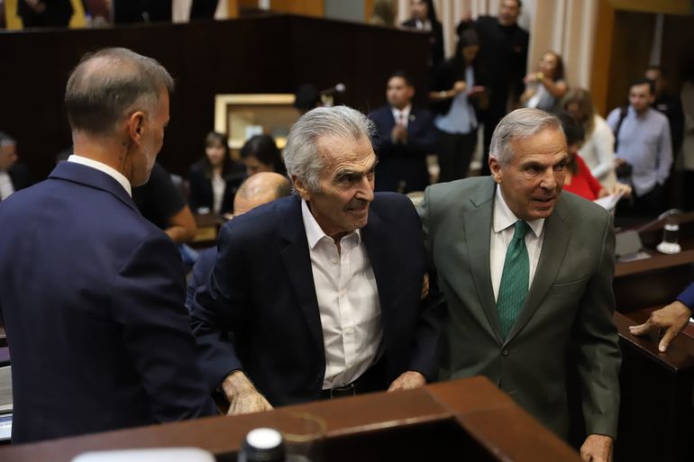 En fotos: los gremios y figuras que dijeron presente en la apertura de sesiones de la Legislatura