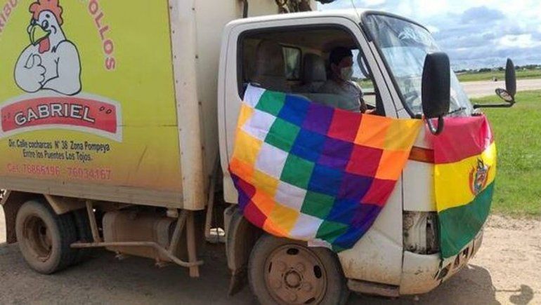 Bolivia: ¡En un camión de pollos! trasladaron las dosis de Sputnik V