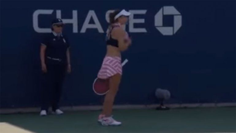 Polémica tras la sanción a una tenista por exhibicionismo