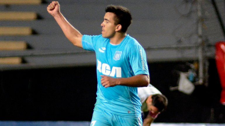 Acuña volvió a meterla ante la mirada del Patón Bauza.