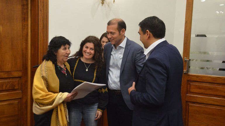 Proponen declarar a las cantoras del norte como patrimonio cultural por ley