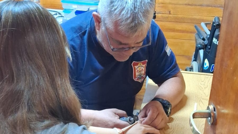 Según reveló Patricio Álvarez, es un tema casi común la extracción de anillos en el cuartel de Bomberos. | LM Neuquen Según reveló Patricio Álvarez, es un tema casi común la extracción de anillos en el cuartel de Bomberos.