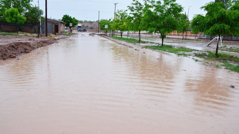 Algunas calles de Rincón de los Sauces quedaron completamente inundadas.