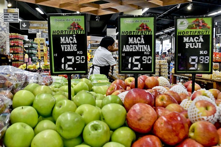 El freno a las compras externas estuvo marcado por una oferta local más abundante y un consumo interno firme.