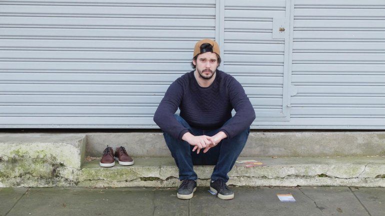 Fito Páez y Andy Kusnetzoff son otros de los famosos que los usan. Las cajas de mis zapatos ahora tienen la cara de mis abuelos