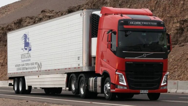 Camión chileno en la Ruta 40. El gobierno de Chubut propone que paguen el mantenimiento.