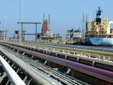 FOTO DE ARCHIVO: Un petrolero en la terminal de carga de la refinería de Jose en Venezuela. REUTERS/Jorge Silva/