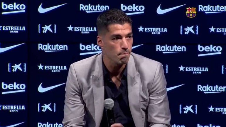 Luis Suárez lloró durante su despedida oficial del Barcelona FC