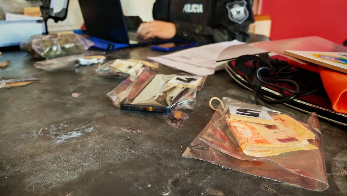Unos 160 gramos de cocaína y 480 de marihuana fueron secuestrados en 18 alanamientos en Centenario.