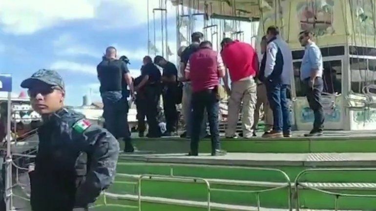 Personal del parque y papás de los niños casi terminan a las piñas.