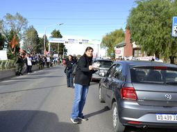 El Polo Obrero y ATEN, llevaron adelante una volanteada sobre el puente carretero que une Cipolletti y Neuquén. El Polo Obrero y ATEN, llevaron adelante una volanteada sobre el puente carretero que une Cipolletti y Neuquén.