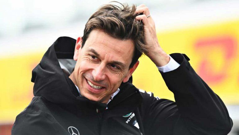 Mercedes contará con Toto Wolff por tres temporadas más.