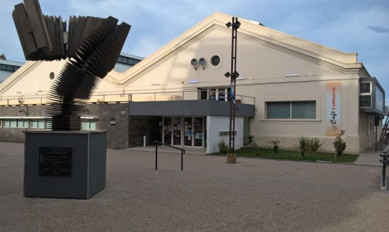 El Centro Cultural de Comodoro Rivadavia. El Centro Cultural de Comodoro Rivadavia.