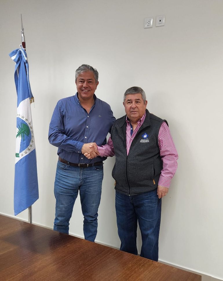 Rolando Figueroa junto a Manuel Arévalo.
