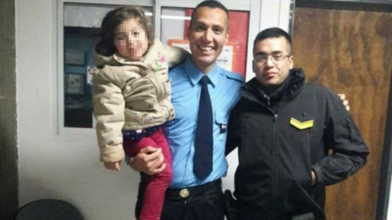 Policías salvaron a una nena que llegó inconsciente a la Comisaría